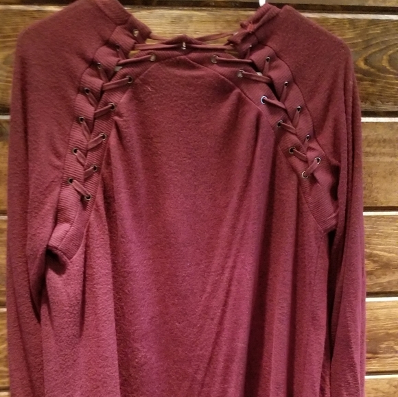 Maroon sweater - Picture 2 of 6